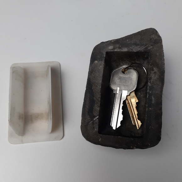 Fake false rock key hider holder spare key safe - Picture 2 of 5
